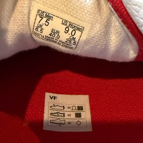 Vans - Picture 6 of 7